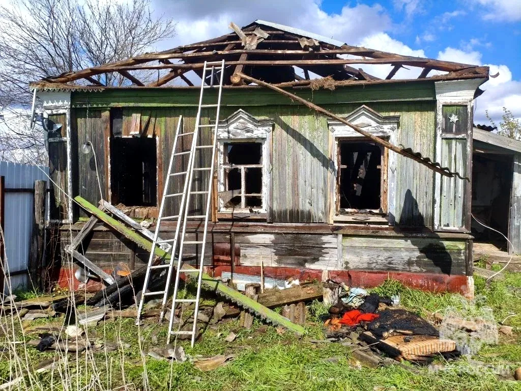❗На пожаре в Новобурасском районе погибла пенсионерка  Сообщение о загорании в селе Лох на улице Сов