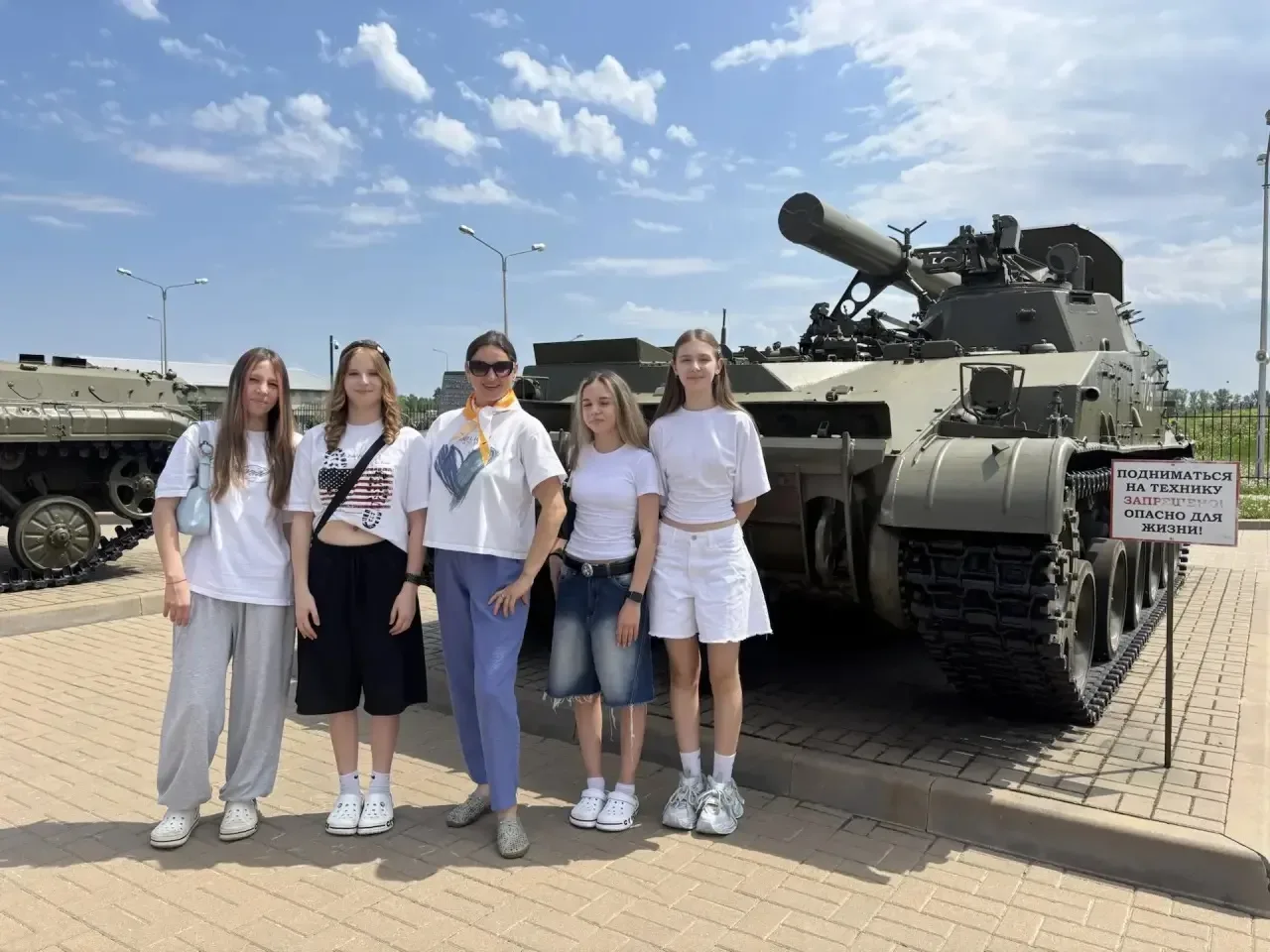 Сегодня ученики 7 «Д» и 7 «В» классов вместе с классными руководителями отправились в насыщенную и з
