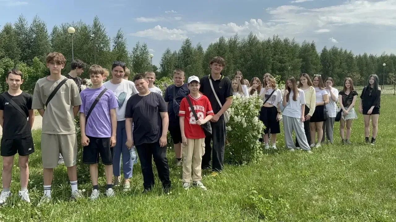 Сегодня ученики 7 «Д» и 7 «В» классов вместе с классными руководителями отправились в насыщенную и з