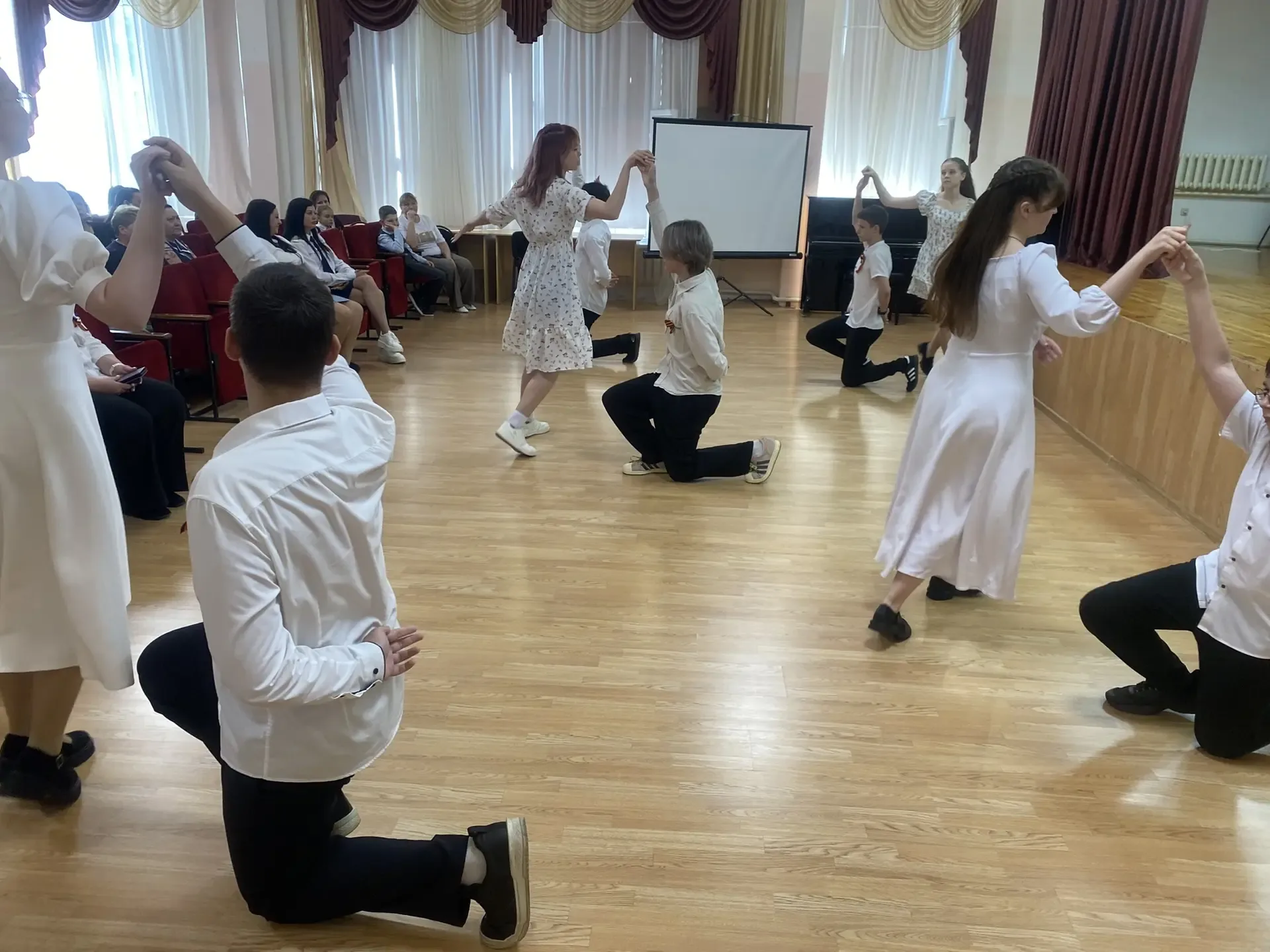 В нашей школе прошёл торжественный концерт, посвящённый великому празднику— Дню Победы.  Программа к