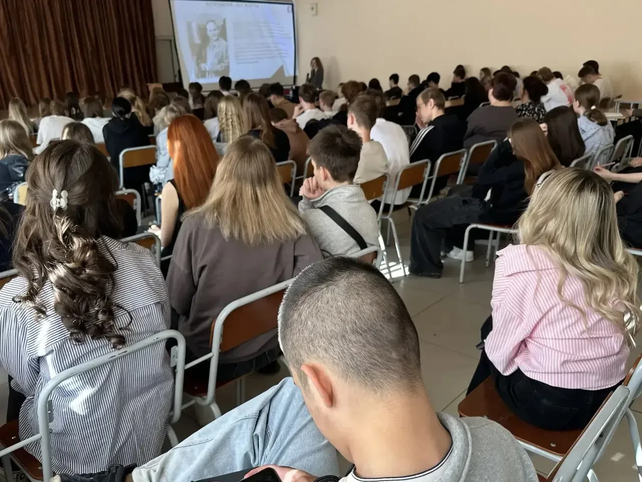 🌟НАУКА В ГОДЫ ВЕЛИКОЙ ОТЕЧЕСТВЕННОЙ ВОЙНЫ🪖 📣 Сегодня в актовом зале нашей школы прошла лекция для уч