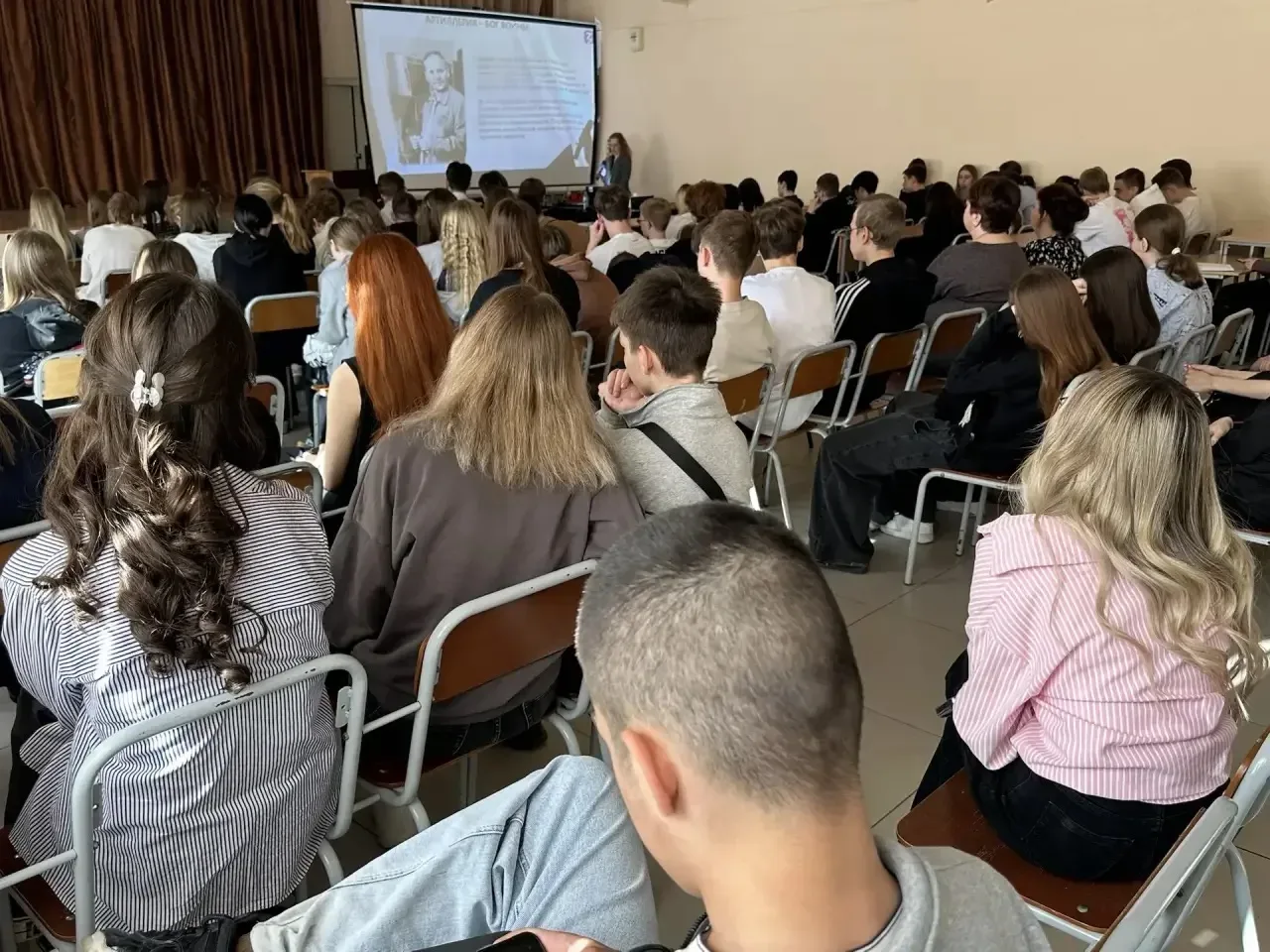 🌟НАУКА В ГОДЫ ВЕЛИКОЙ ОТЕЧЕСТВЕННОЙ ВОЙНЫ🪖 📣 Сегодня в актовом зале нашей школы прошла лекция для уч