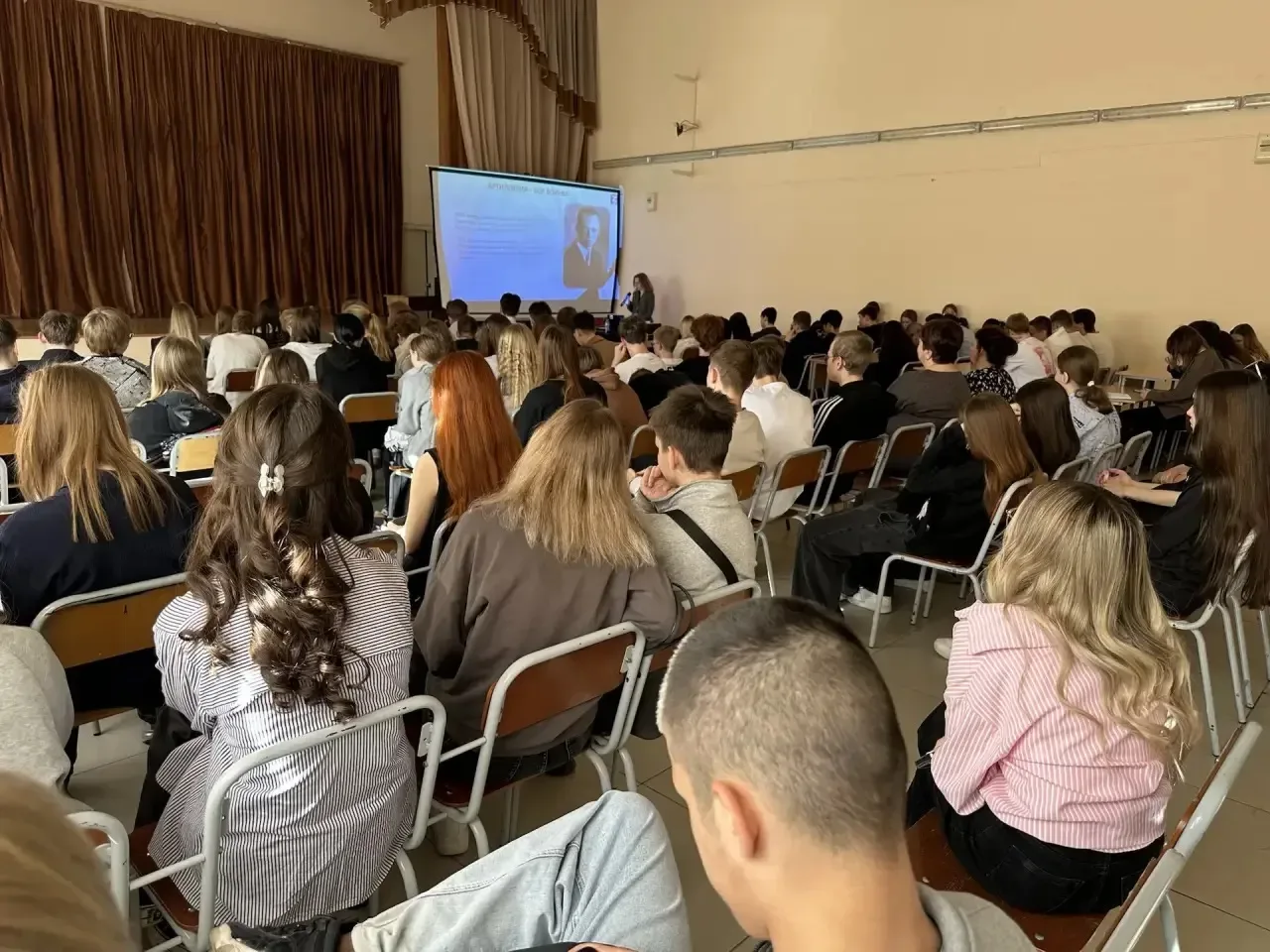 🌟НАУКА В ГОДЫ ВЕЛИКОЙ ОТЕЧЕСТВЕННОЙ ВОЙНЫ🪖 📣 Сегодня в актовом зале нашей школы прошла лекция для уч