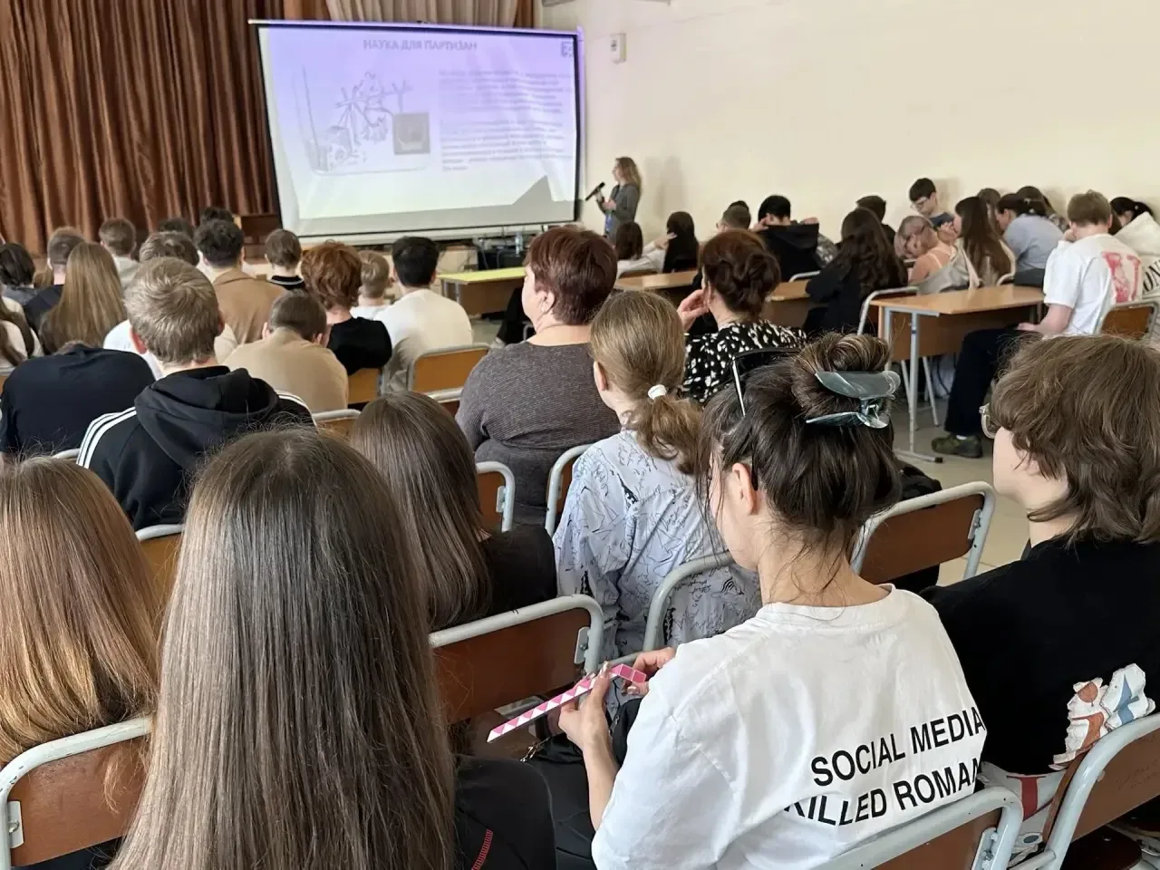 🌟НАУКА В ГОДЫ ВЕЛИКОЙ ОТЕЧЕСТВЕННОЙ ВОЙНЫ🪖 📣 Сегодня в актовом зале нашей школы прошла лекция для уч