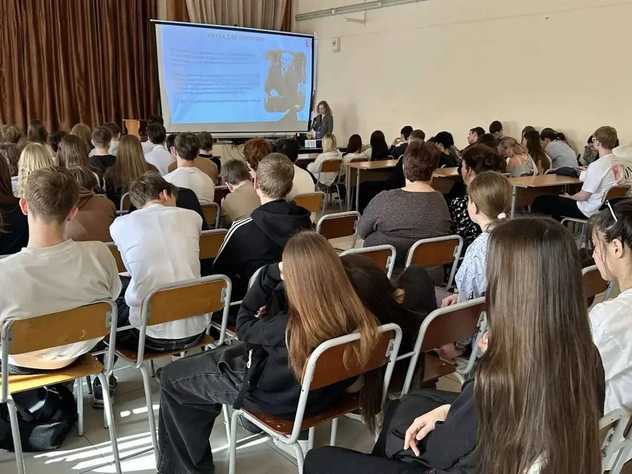 🌟НАУКА В ГОДЫ ВЕЛИКОЙ ОТЕЧЕСТВЕННОЙ ВОЙНЫ🪖 📣 Сегодня в актовом зале нашей школы прошла лекция для уч