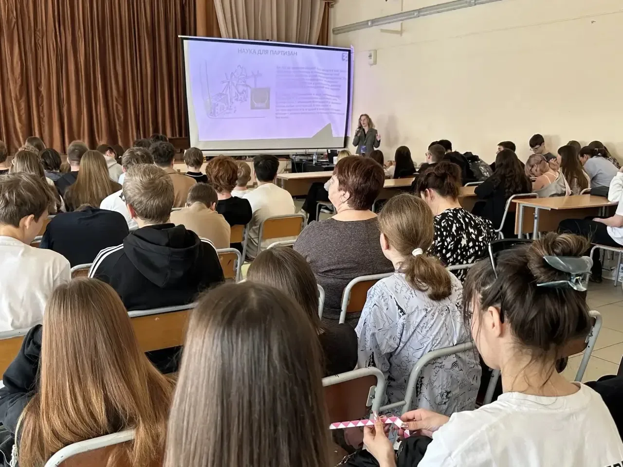 🌟НАУКА В ГОДЫ ВЕЛИКОЙ ОТЕЧЕСТВЕННОЙ ВОЙНЫ🪖 📣 Сегодня в актовом зале нашей школы прошла лекция для уч