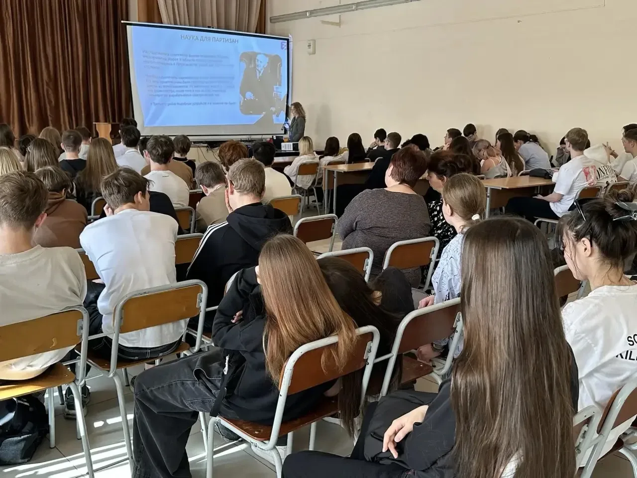 🌟НАУКА В ГОДЫ ВЕЛИКОЙ ОТЕЧЕСТВЕННОЙ ВОЙНЫ🪖 📣 Сегодня в актовом зале нашей школы прошла лекция для уч