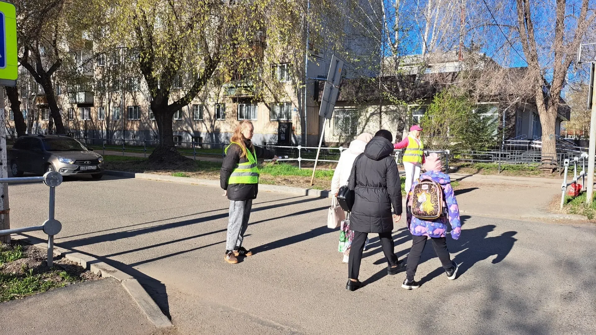 🚦РОДИТЕЛЬСКИЙ ПАТРУЛЬ МОУ «СОШ № 36»  Светоотражающие жилеты, жезлы и главное оружие — забота и личн