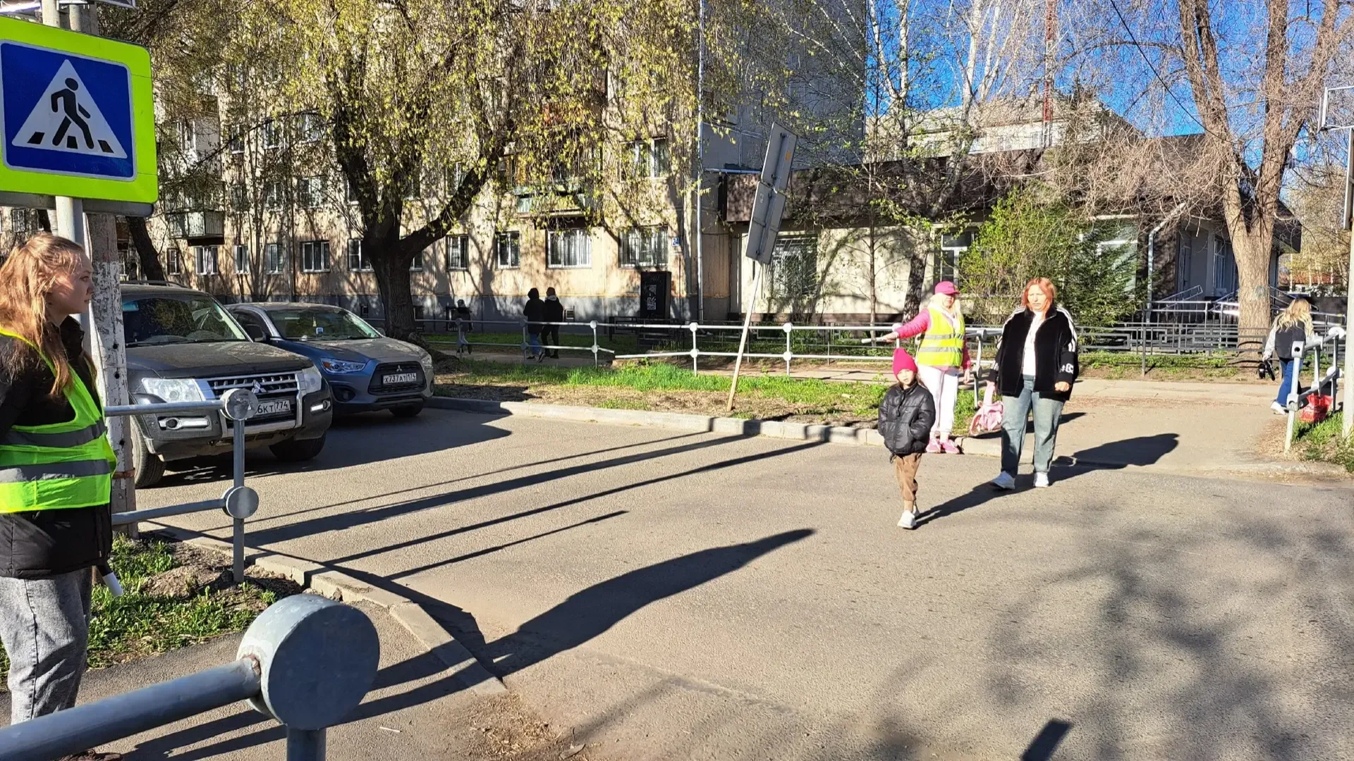 🚦РОДИТЕЛЬСКИЙ ПАТРУЛЬ МОУ «СОШ № 36»  Светоотражающие жилеты, жезлы и главное оружие — забота и личн