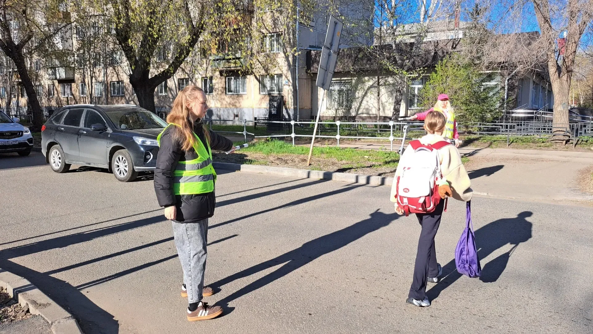 🚦РОДИТЕЛЬСКИЙ ПАТРУЛЬ МОУ «СОШ № 36»  Светоотражающие жилеты, жезлы и главное оружие — забота и личн