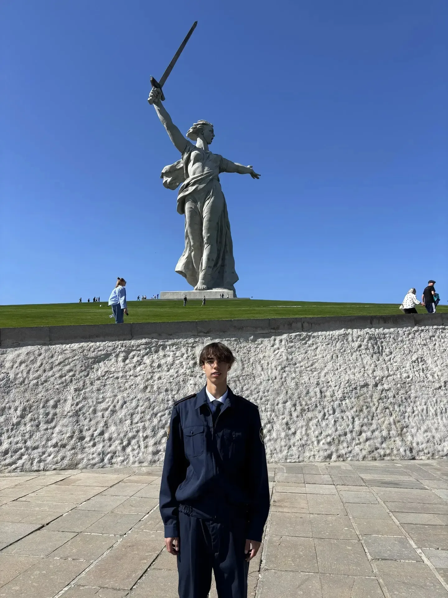 НАШИ ВЫПУСКНИКИ  ❤️ДЕНИС МЕДВЕДЕВ,  11"Б" КЛАСС   ✨️Денис учится в Гимназии  с первого класса.  Спор