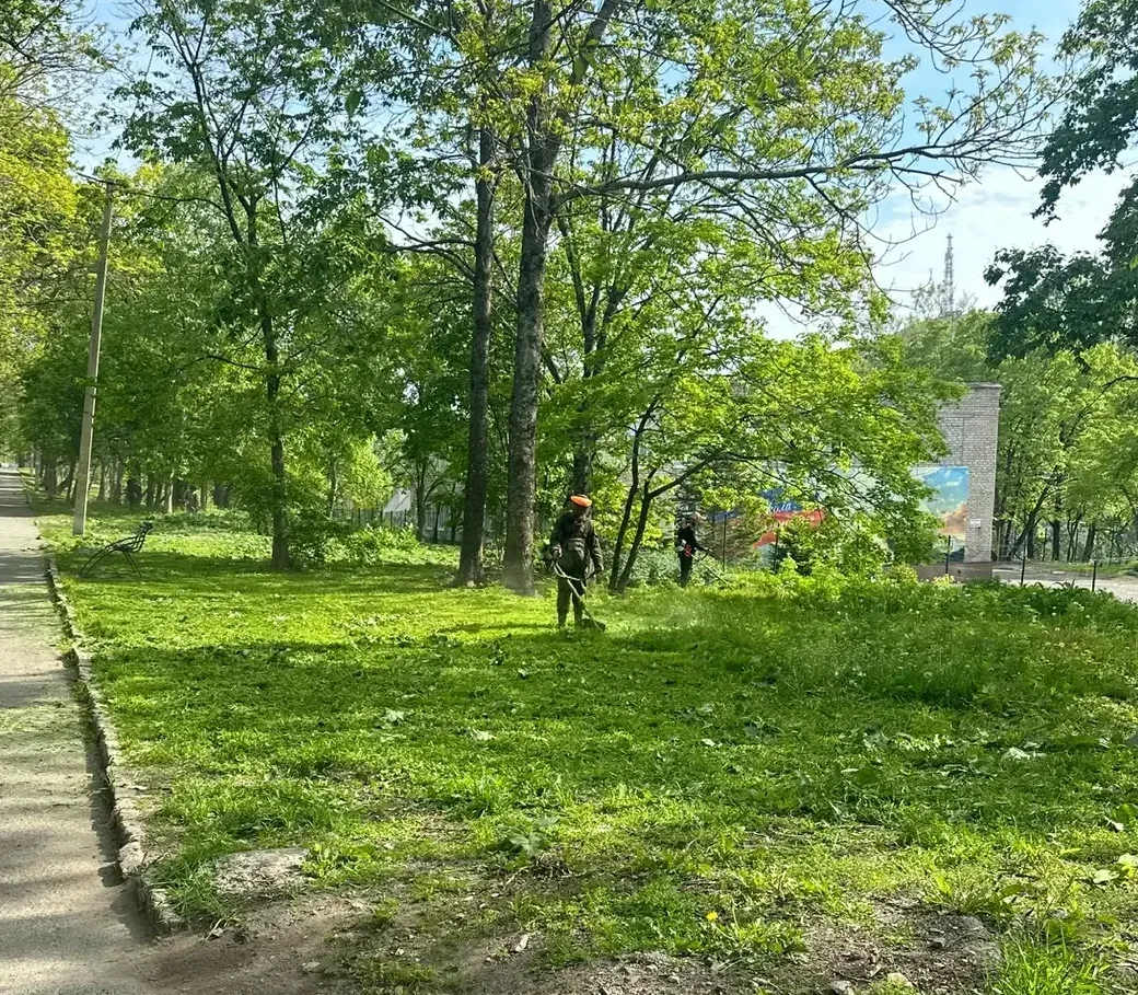 Продолжается покос травы в Славянке  Подрядная организация активизировала работы по покосу зеленой р