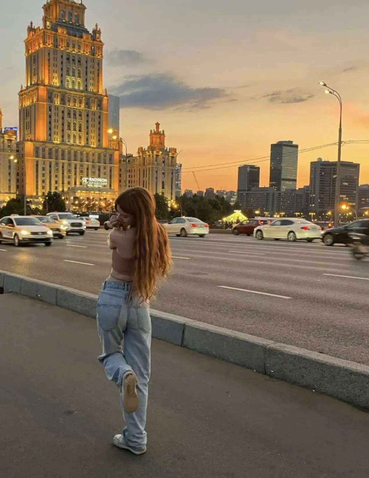 В Москве и Питере нечего делать. Развлечения — дорогие, нормальных ресторанов — нет, сходить — некуд