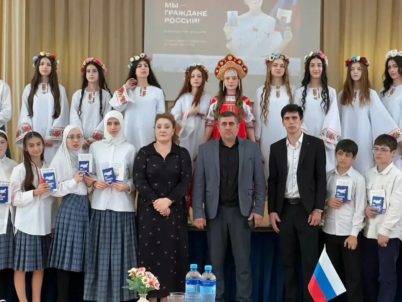 ✨ 19 мая — День общественных организаций! ✨  Сегодня в СОШ № 2 провели  акцию «Мы — граждане России!