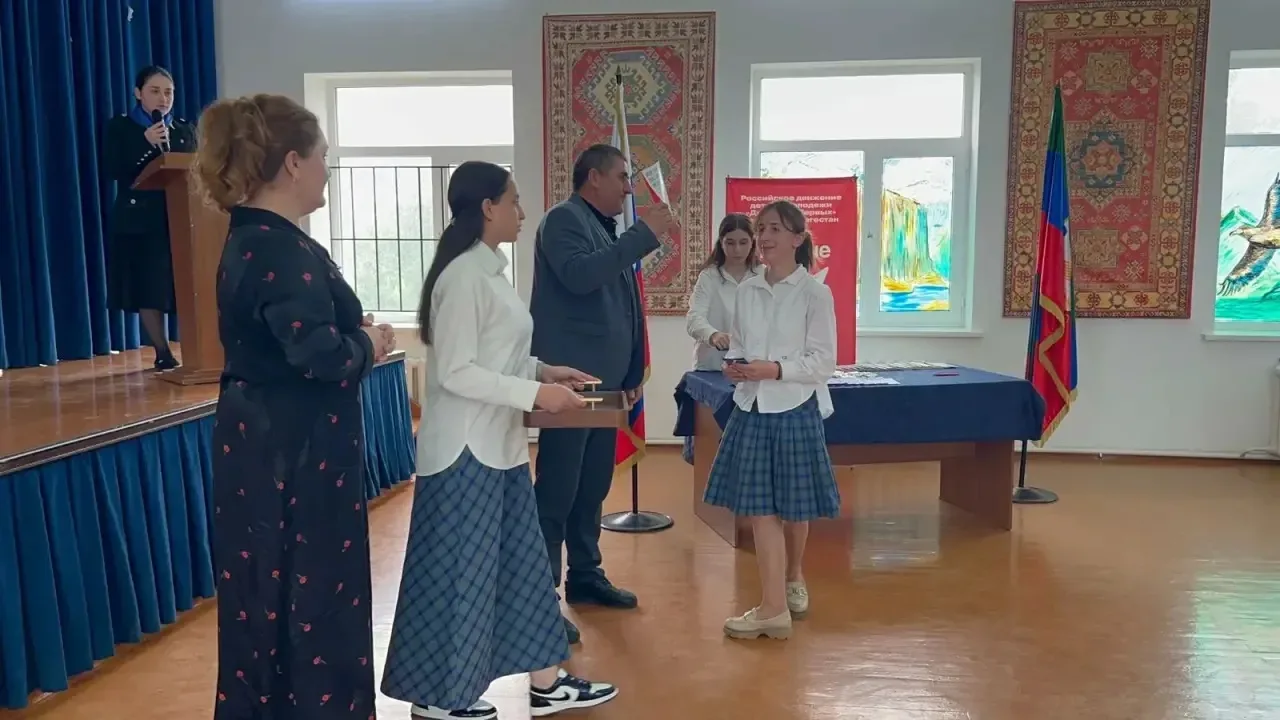 ✨ 19 мая — День общественных организаций! ✨  Сегодня в СОШ № 2 провели  акцию «Мы — граждане России!