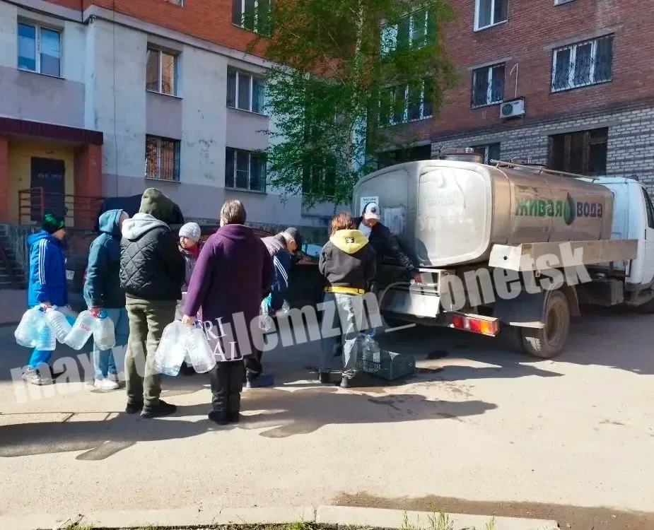 📌Сегодня донецкие производители воды организовали бесплатную доставку питьевой воды жителям Будённов