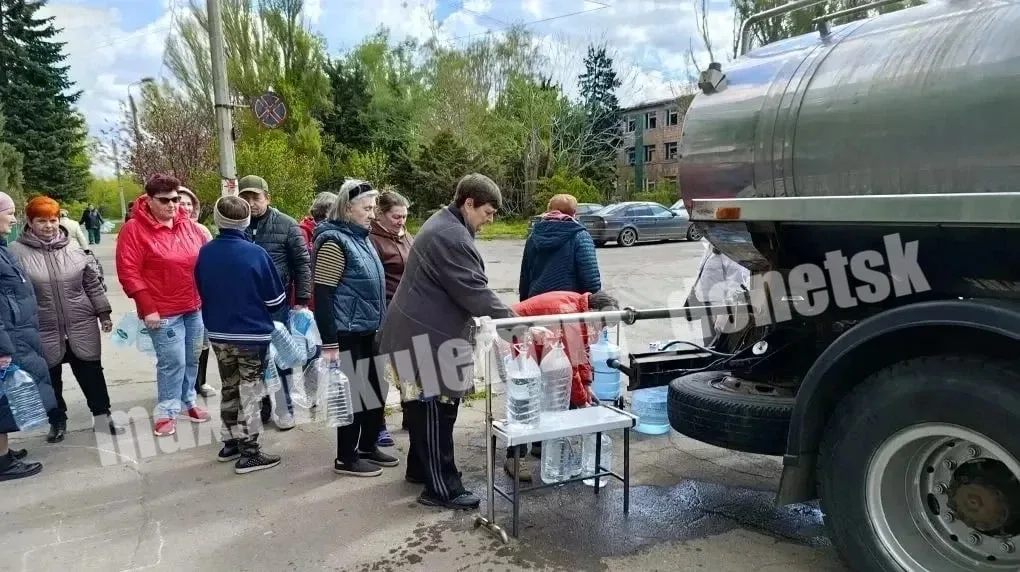 📌Сегодня донецкие производители воды организовали бесплатную доставку питьевой воды жителям Будённов