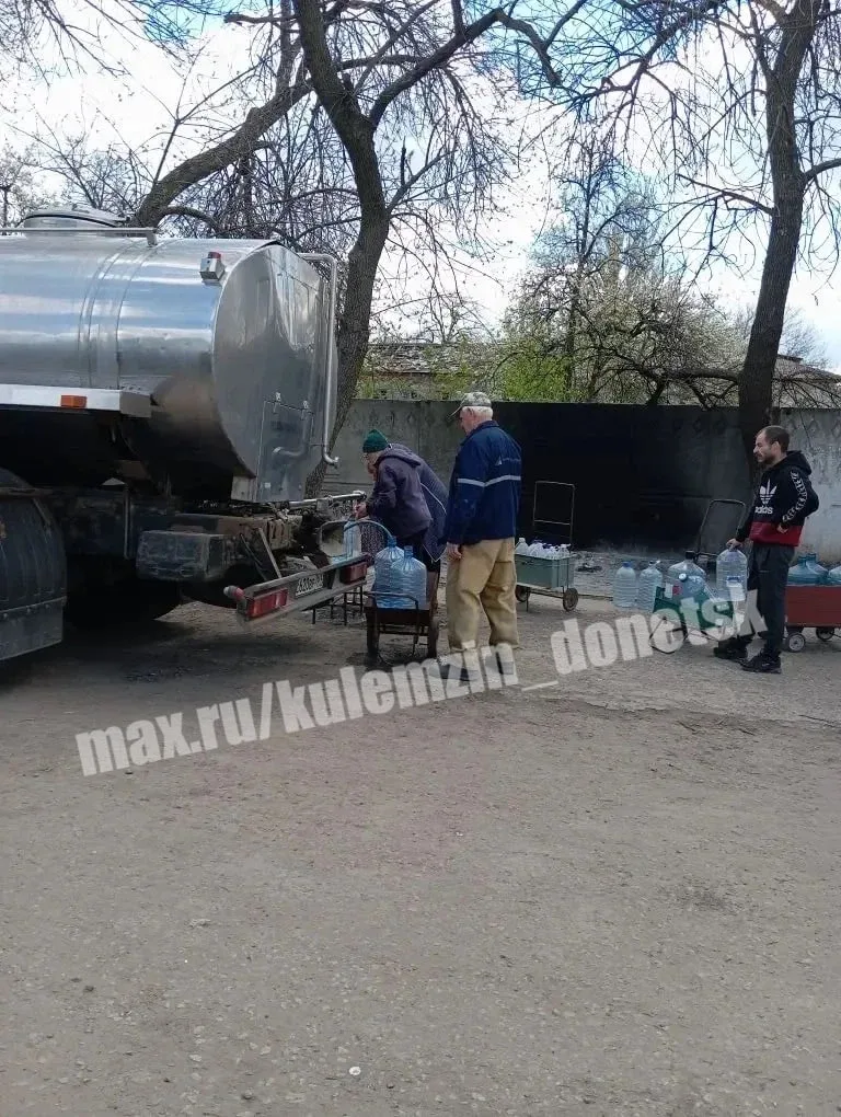 📌Сегодня донецкие производители воды организовали бесплатную доставку питьевой воды жителям Будённов