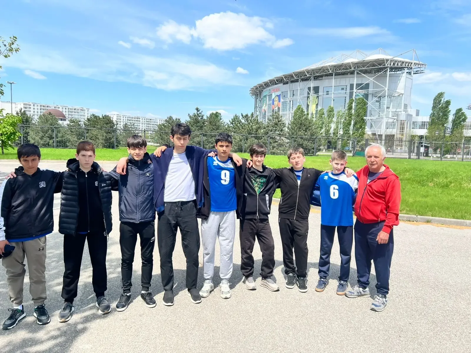 💪🏐 Внимание, победители! 🥇 Наша команда #мбоусош27имАбатаева завоевала первое место на открытом  тур