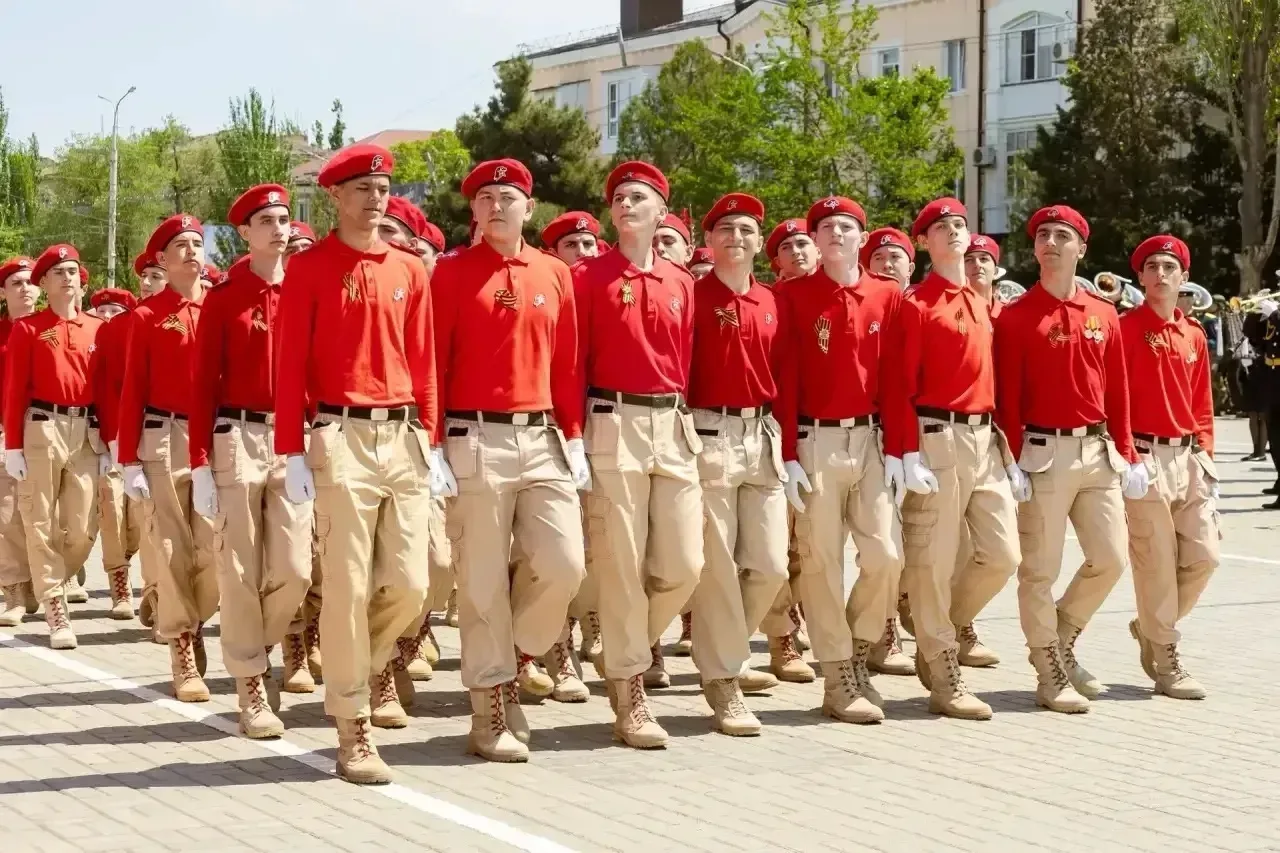 🎖️ Юнармейцы «Альтаира» — в строю Парада Победы в Каспийске  9 Мая, в день 81-й годовщины Великой По