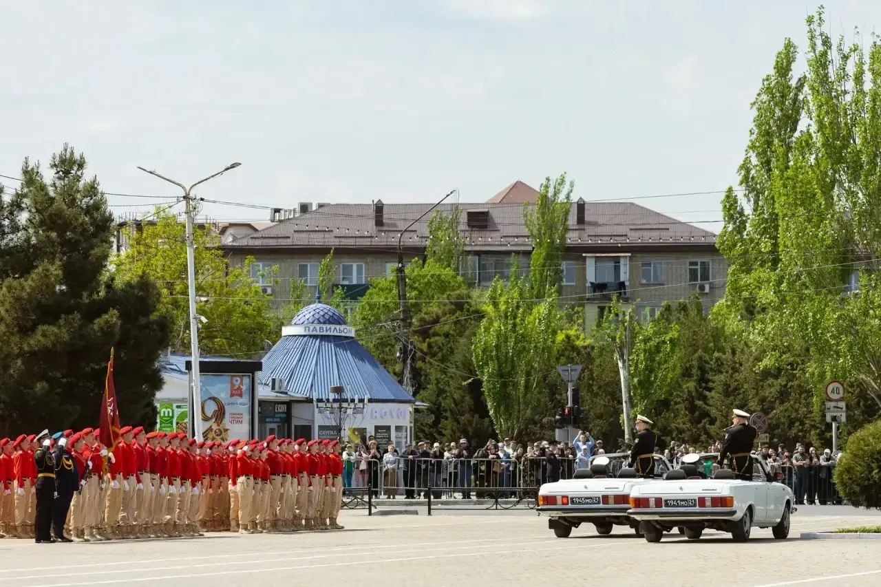 🎖️ Юнармейцы «Альтаира» — в строю Парада Победы в Каспийске  9 Мая, в день 81-й годовщины Великой По