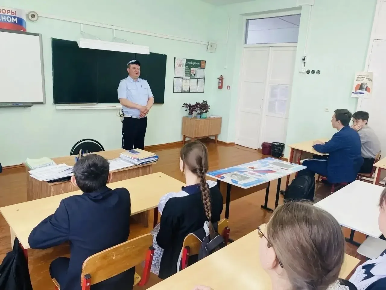 🚔 В школах Белоглинского района проходят уроки дорожной безопасности  Сотрудники Госавтоинспекции в 