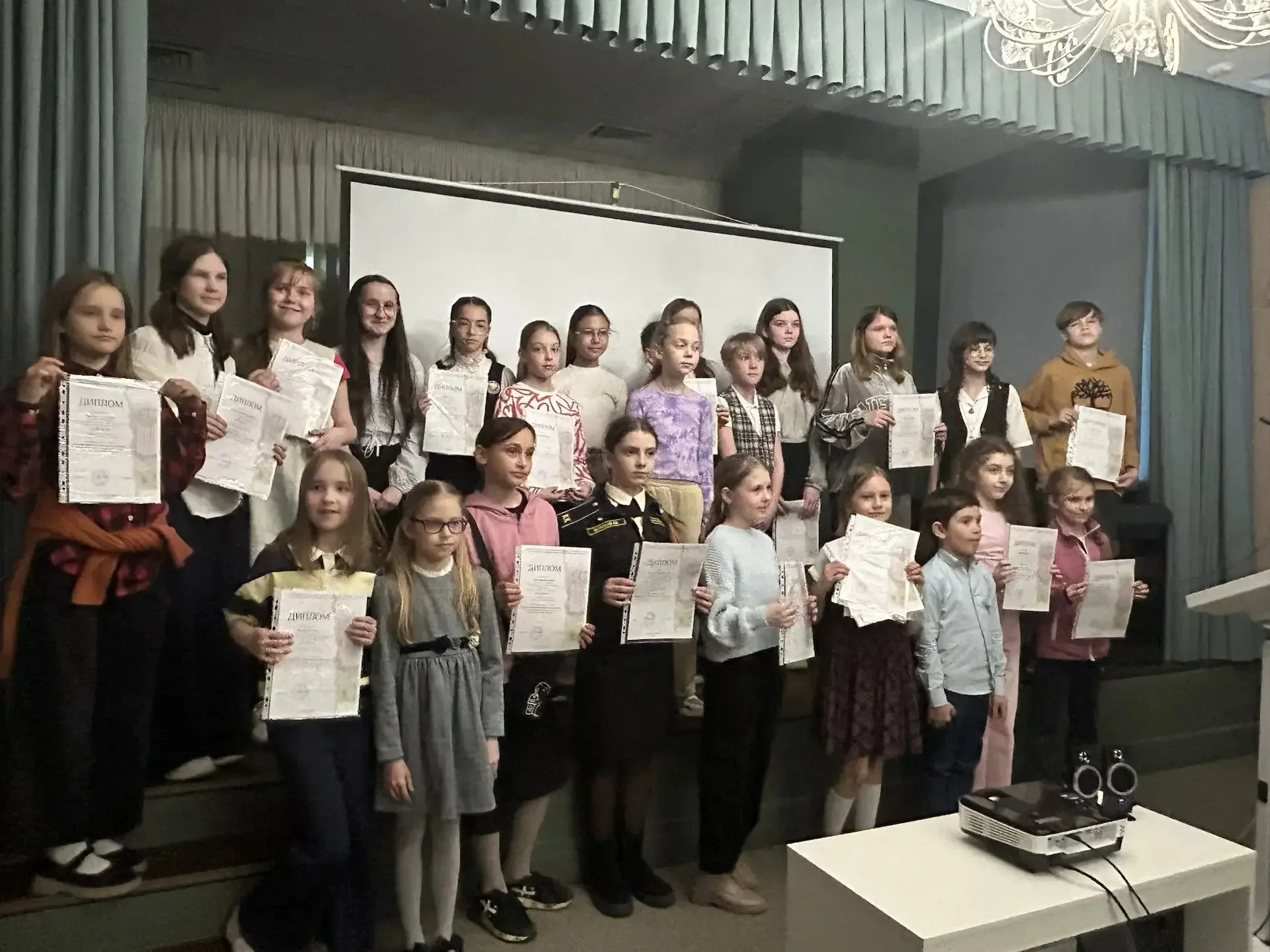 🎨Лицеисты стали призерами районного конкурса «Калининский район карандашом и красками»  🌟В Центральн