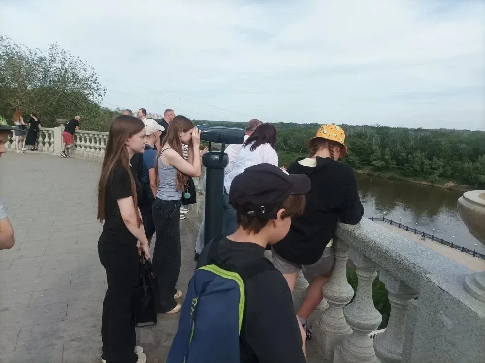 Сегодня команда краеведов нашей школы под руководством Барсуковой Е.Ю. отправилась на финальный этап