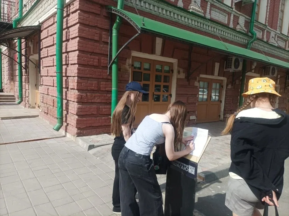 Сегодня команда краеведов нашей школы под руководством Барсуковой Е.Ю. отправилась на финальный этап