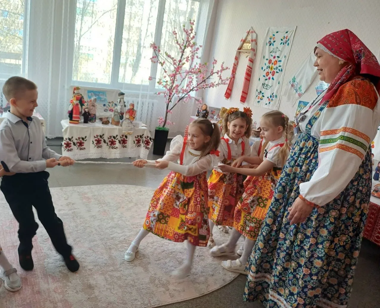 Культура народов России глазами дошкольников  В этом году, 30 апреля, в нашей стране впервые отмечае