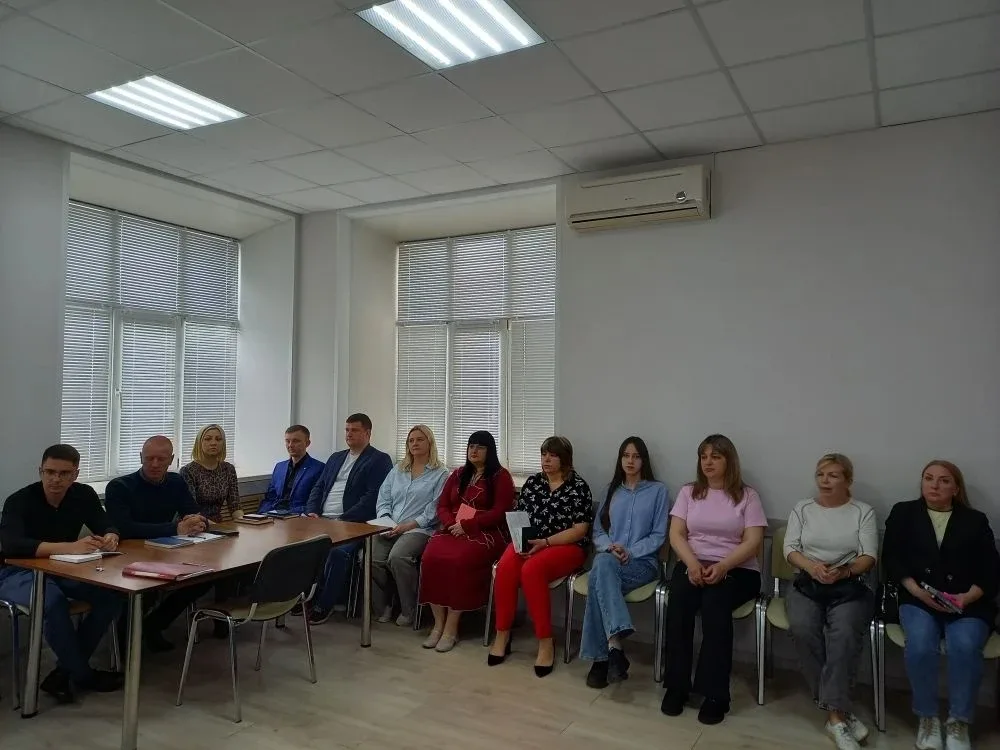 ✅Сегодня начали рабочую неделю с обсуждения актуальных тем:  ✔Ремонты улично-дорожной сети.  В течен