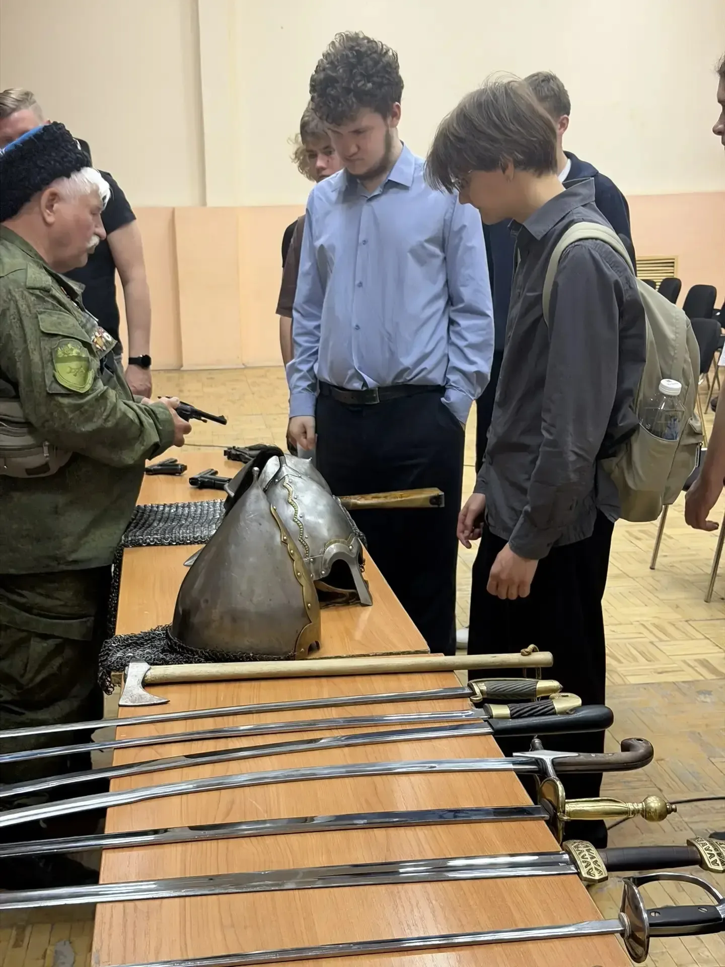 2️⃣2️⃣мая на базе нашей школы прошли особенные мероприятия — «Уроки Мужества» для учеников 11-х клас