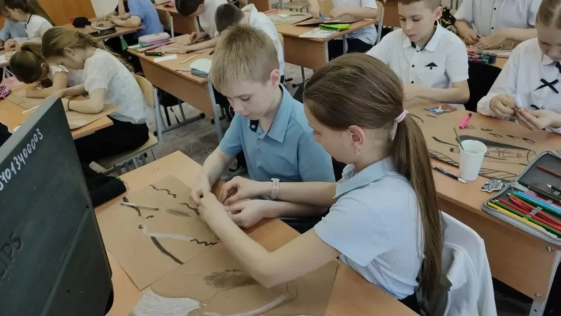 🤩Продолжаем серию встреч с родителями.   🎨Вот такие прекрасные картины создали ученики нашей школы н
