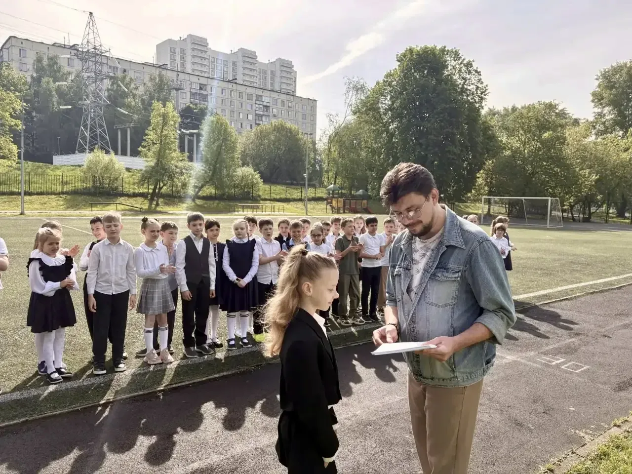 🎓 Время заслуженных наград  🇷🇺 Именно с традиционных церемоний поднятия флага сегодня начинается чер