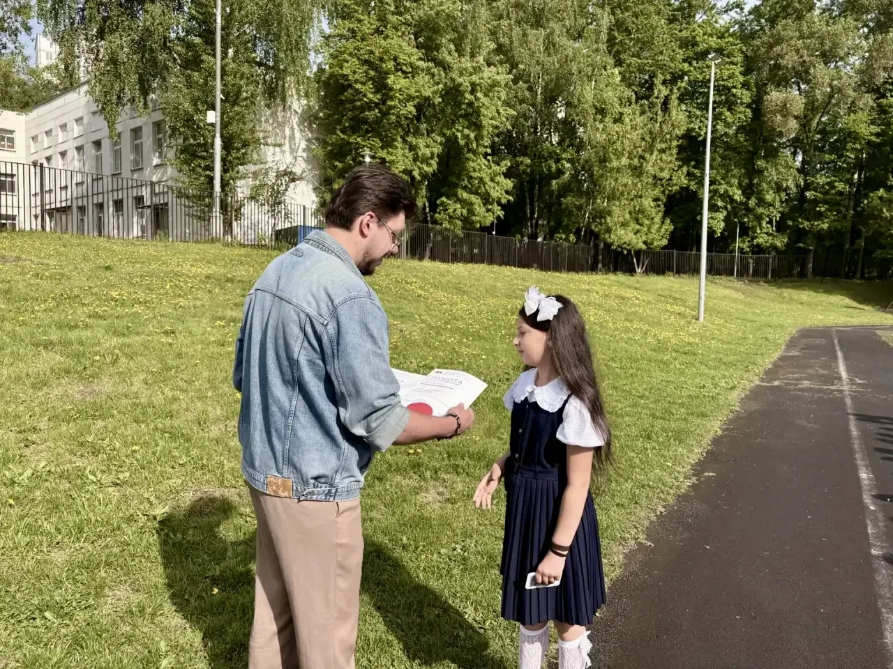 🎓 Время заслуженных наград  🇷🇺 Именно с традиционных церемоний поднятия флага сегодня начинается чер