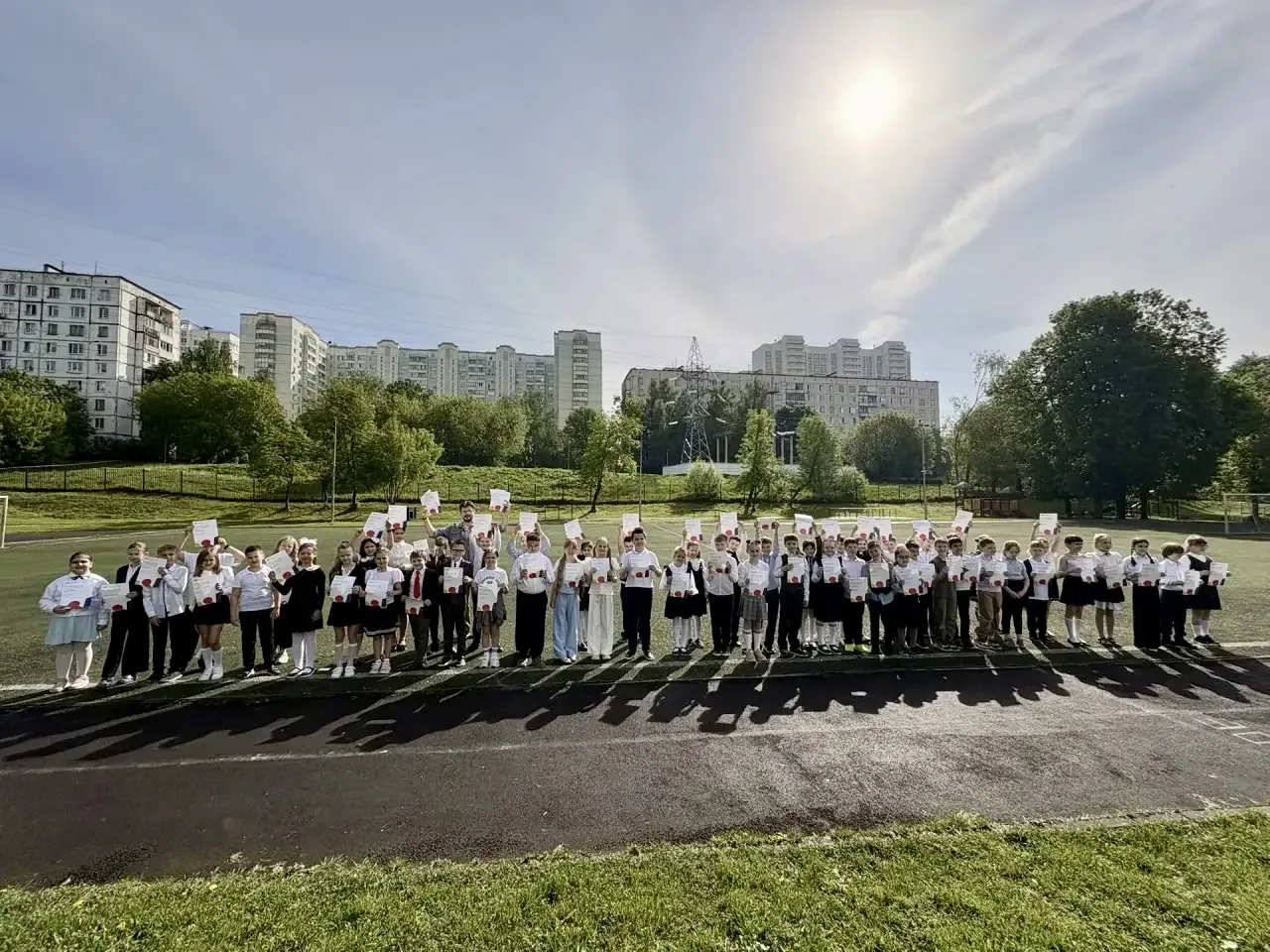 🎓 Время заслуженных наград  🇷🇺 Именно с традиционных церемоний поднятия флага сегодня начинается чер