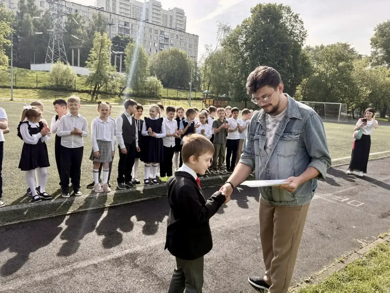 🎓 Время заслуженных наград  🇷🇺 Именно с традиционных церемоний поднятия флага сегодня начинается чер