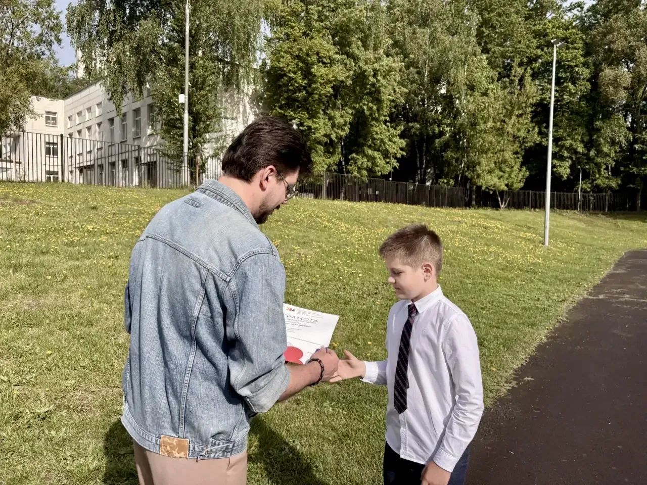 🎓 Время заслуженных наград  🇷🇺 Именно с традиционных церемоний поднятия флага сегодня начинается чер