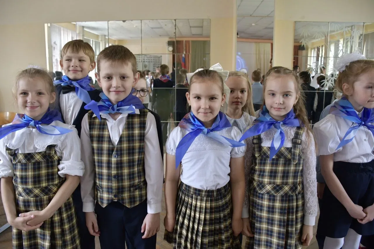 ✨ 19 мая , в День детских общественных объединений, в нашей школе прошла торжественная церемония пос