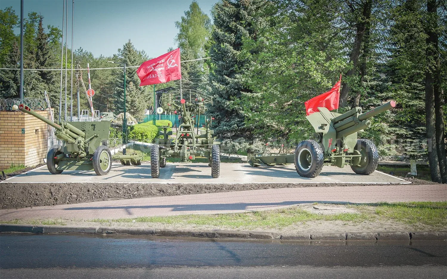 В Фокинском районе появилась мемориальная площадка с оружием Победы  Военная мемориальная площадка с