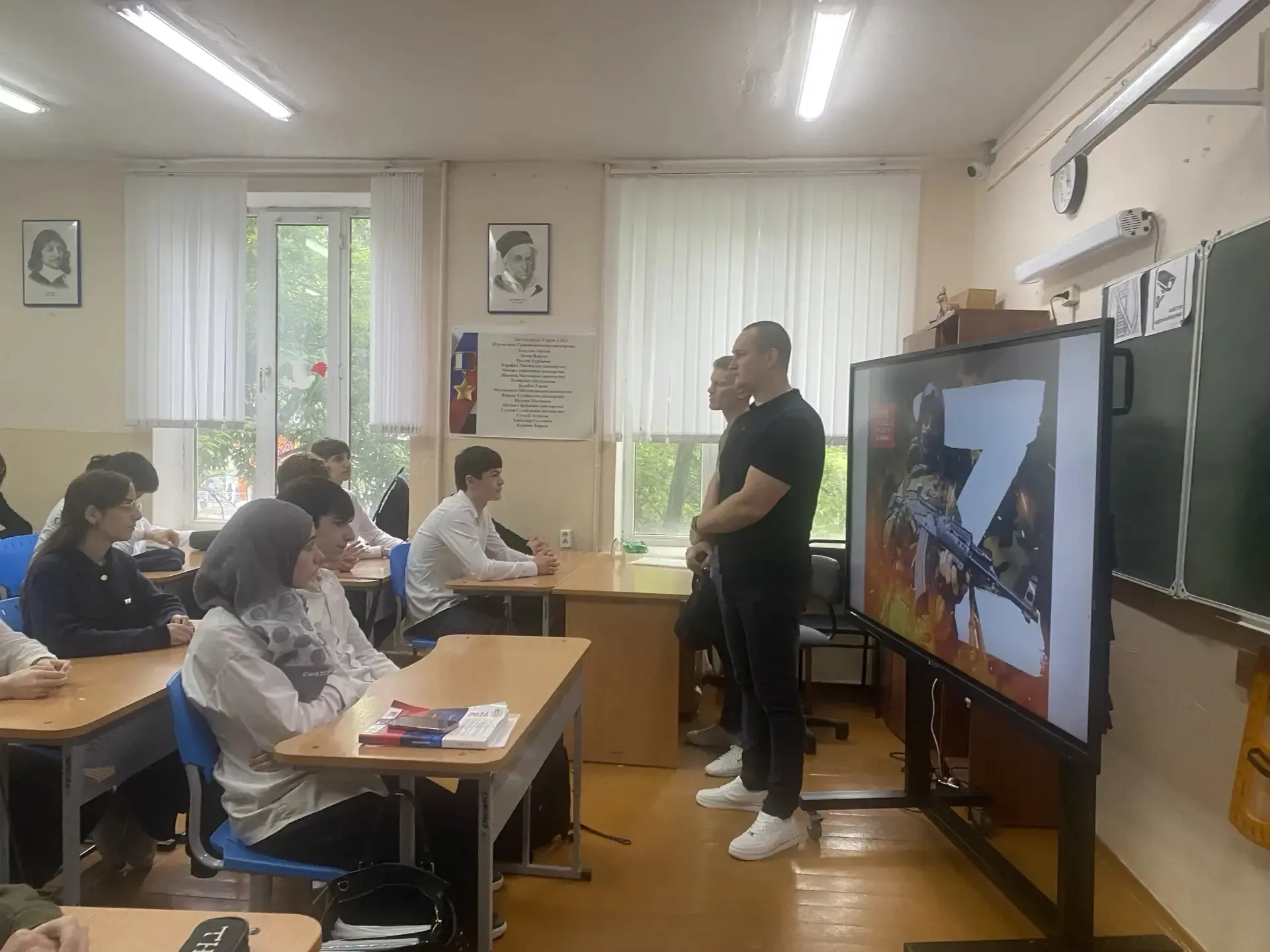Живой урок мужества и единства 🇷🇺  19 мая в лицее №5 прошла необычная встреча. Благодаря инициативе 