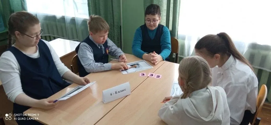Также у 4-х классов состоялась "Своя игра" по литературному чтению. Ребята вспомнили героев произвед
