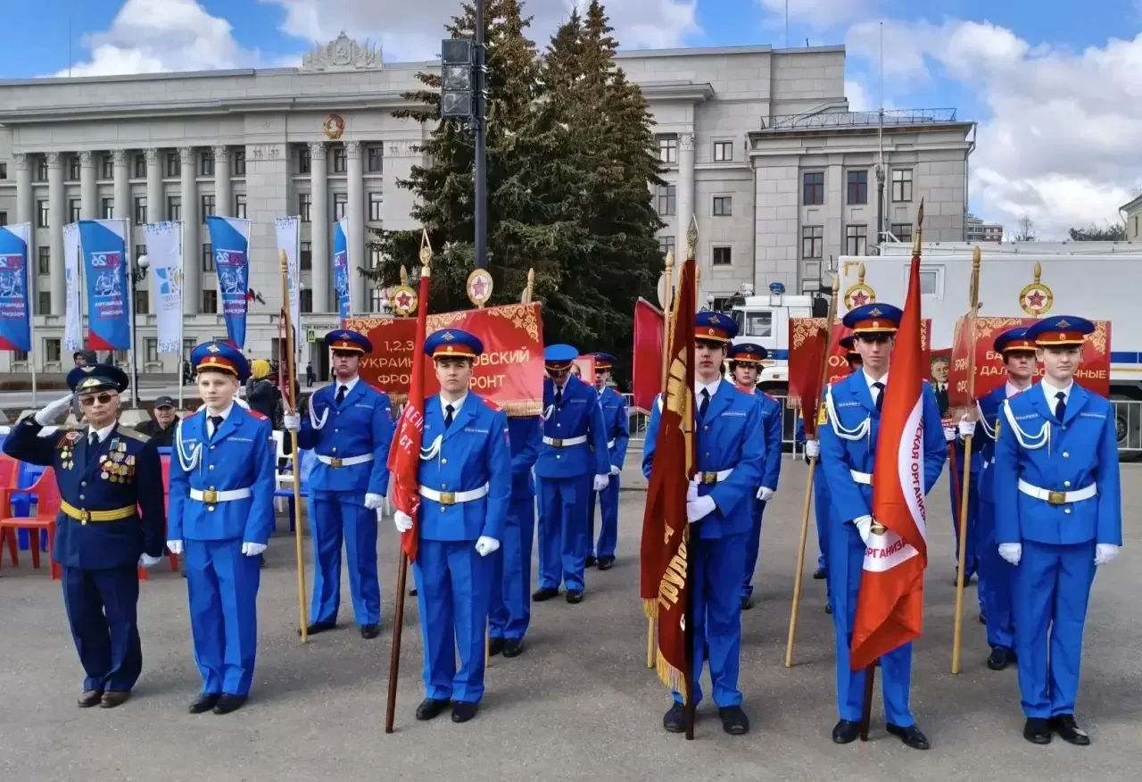 ⚡️Сегодня, 9 мая 2026 года, на Театральной площади Кирова прошёл торжественный парад в честь 81‑й го