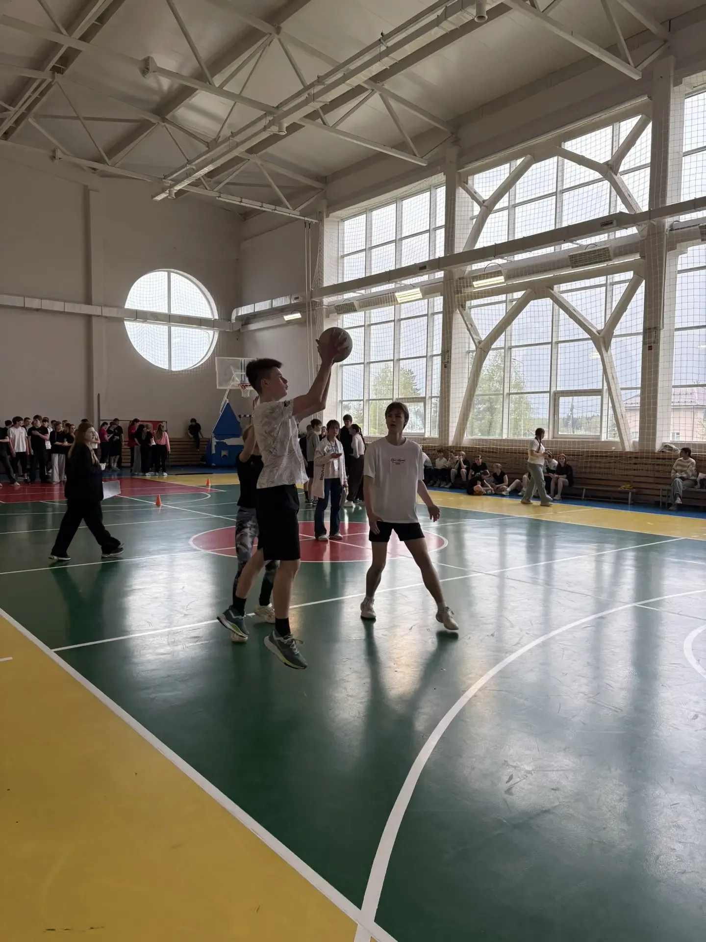 ⛹🏻‍♂️ВЫЗОВ ПЕРВЫХ💪🏼  Сегодня, 14 мая, на базе школы №26 кипели нешуточные страсти! Более 40 команд с
