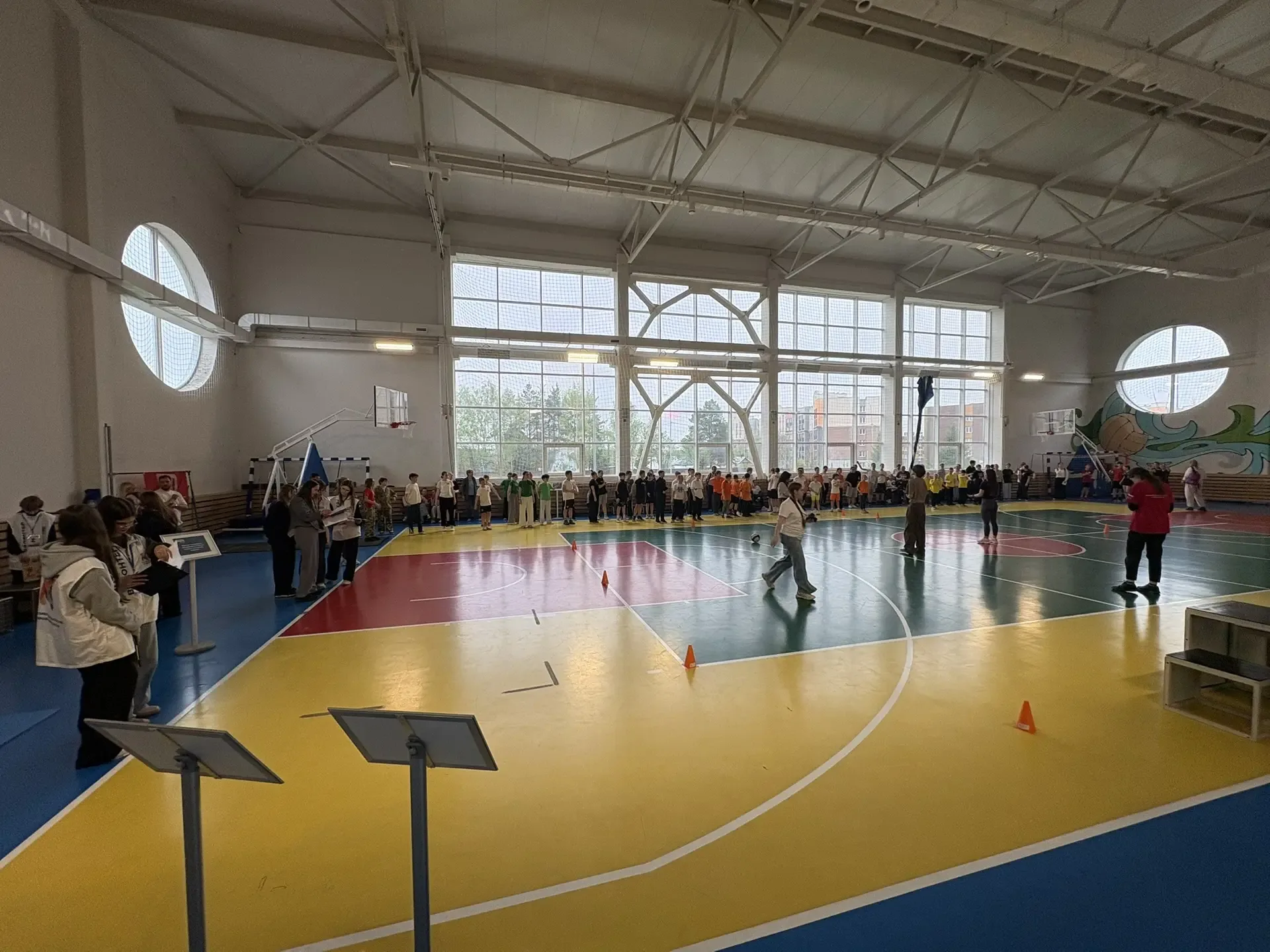 ⛹🏻‍♂️ВЫЗОВ ПЕРВЫХ💪🏼  Сегодня, 14 мая, на базе школы №26 кипели нешуточные страсти! Более 40 команд с