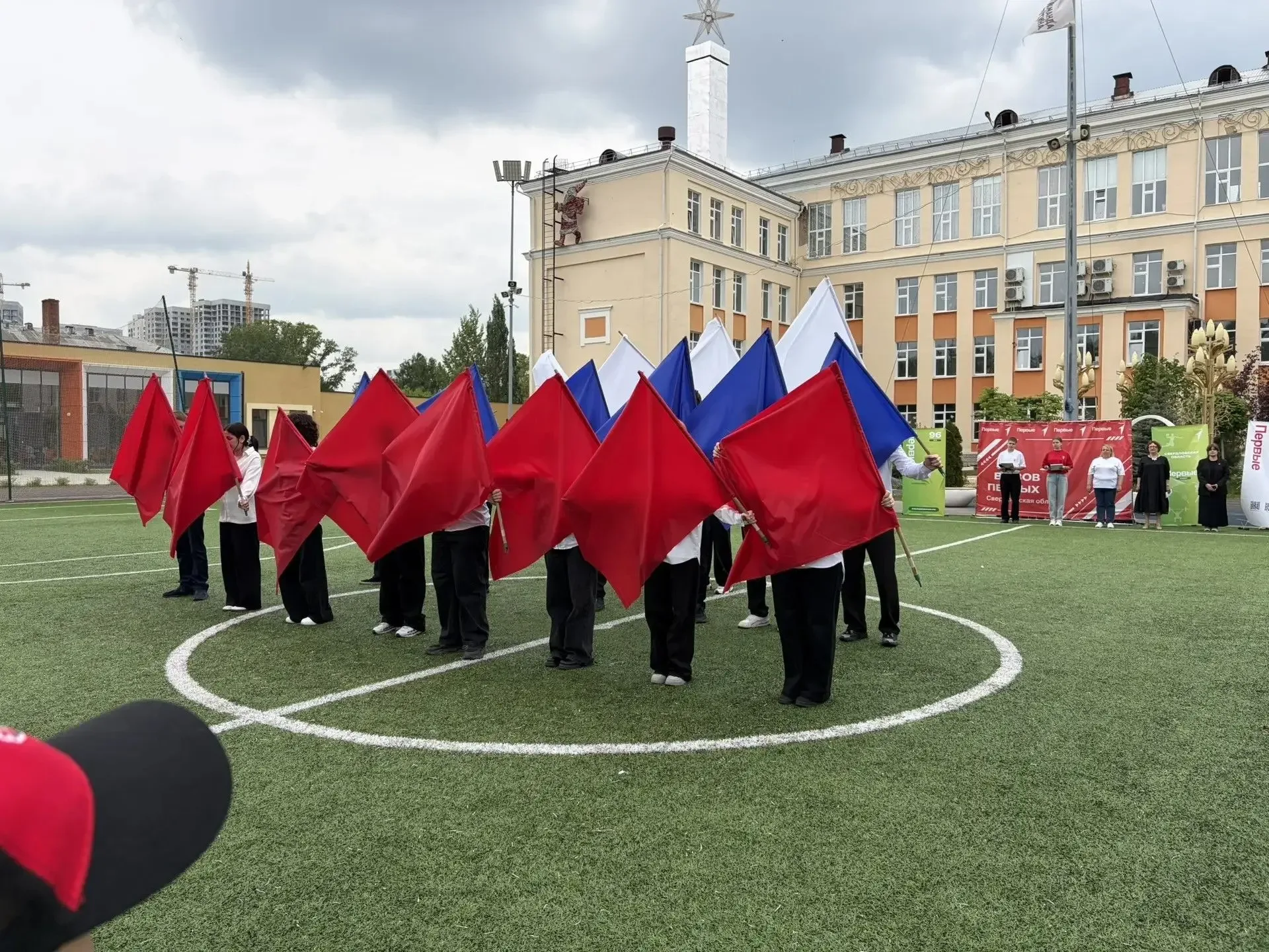 Сегодня в МАОУ СОШ № 106 состоялся районный этап проекта «Вызов Первых» — яркое событие, объединивше