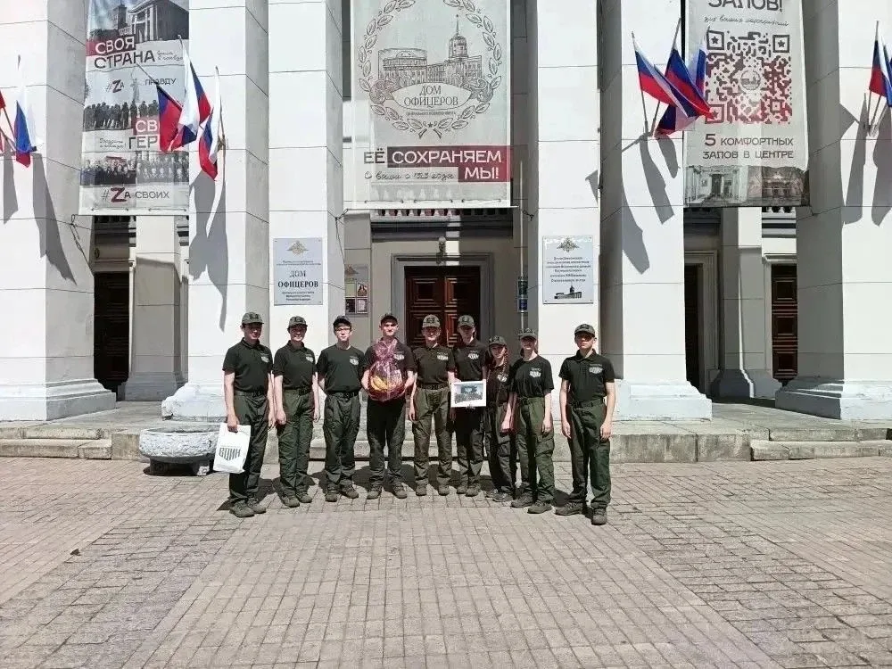 100 лет легенде!  Сегодня наши школьники-курсанты Центра «ВОИН» поздравили с вековым юбилеем ветеран