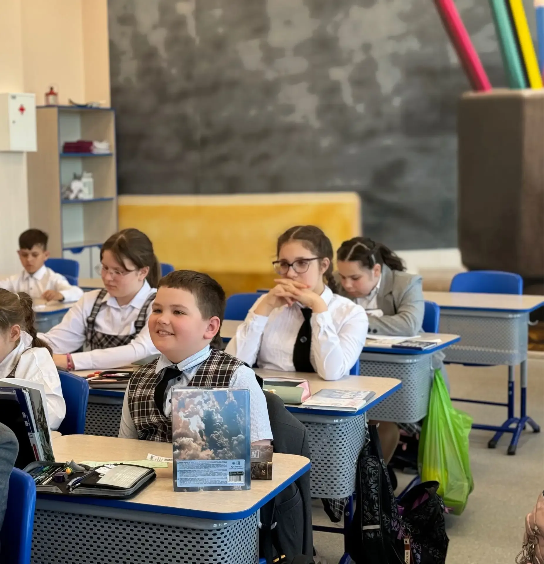 В нашем лицее прошла акция «Телефон доверия»!  Под девизом «Информирование о телефоне доверия — шаг 