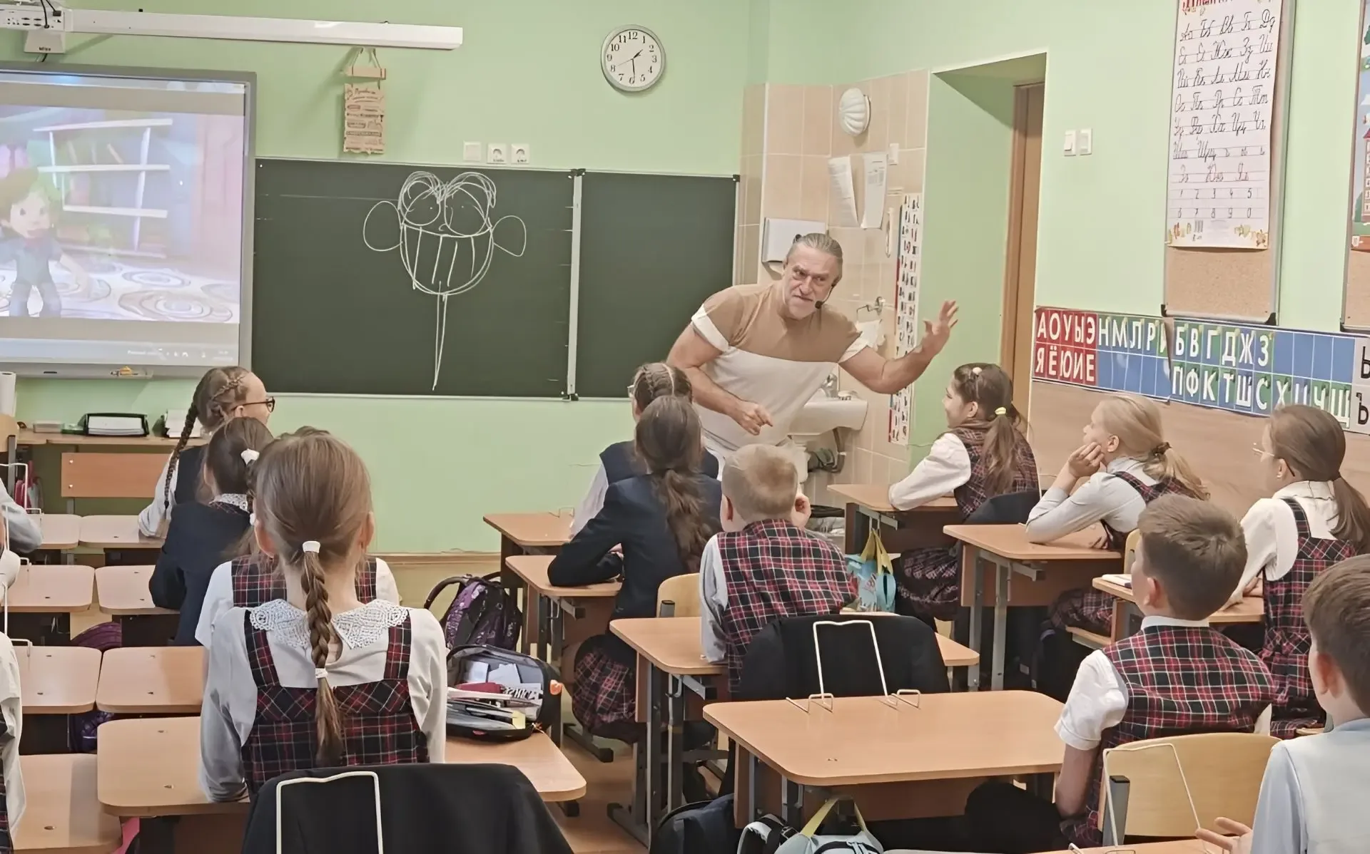 НЕЗАБЫВАЕМАЯ ВСТРЕЧА 3"В" С ПАПОЙ СМЕШАРИКОВ   🪛🔧Да‑да, с тем самым автором, который подарил нам люб