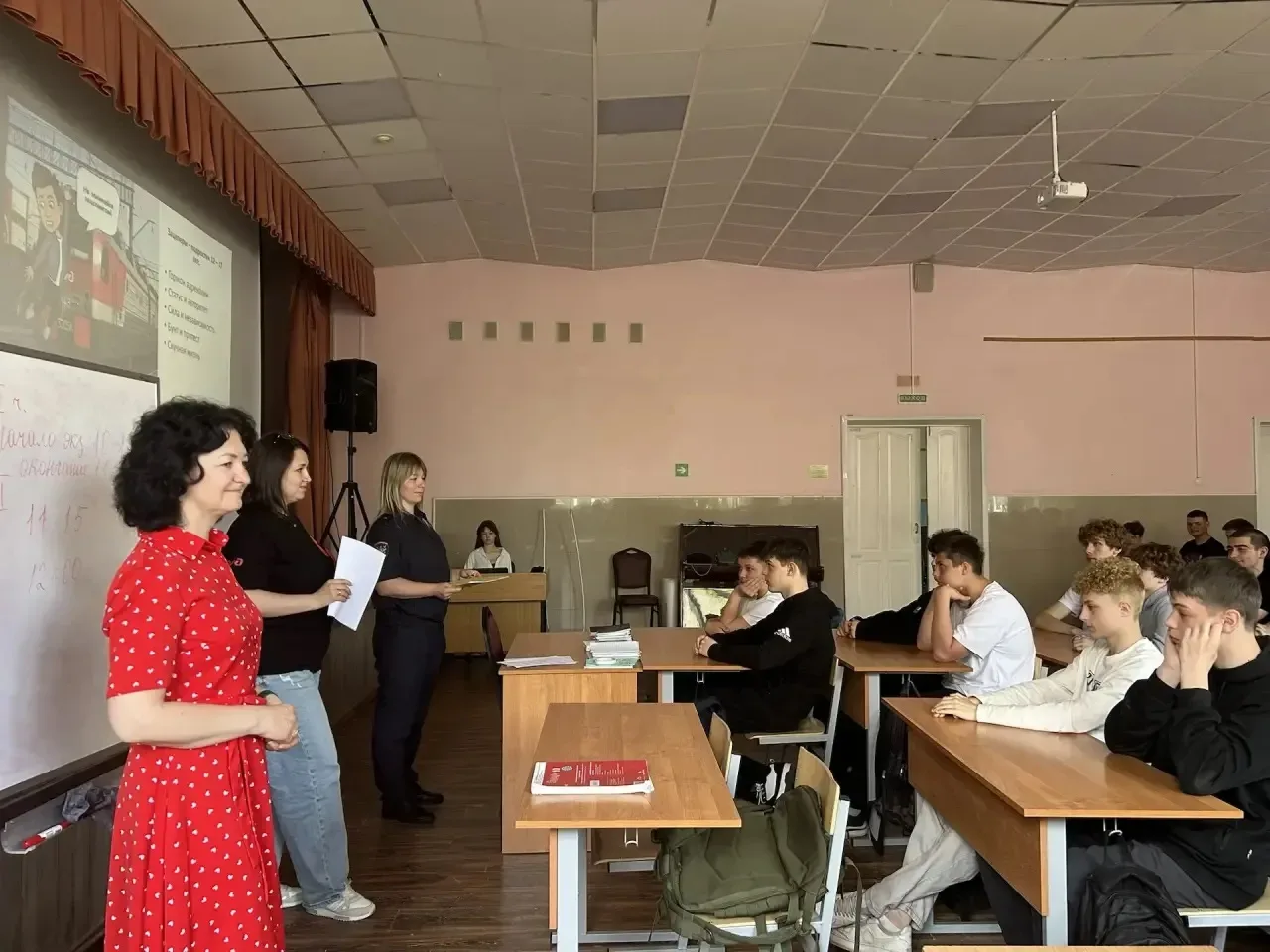 ⚠️ Безопасность на железной дороге — дело каждого!  ‼️В рамках месячника «Уступи дорогу поездам!» в 